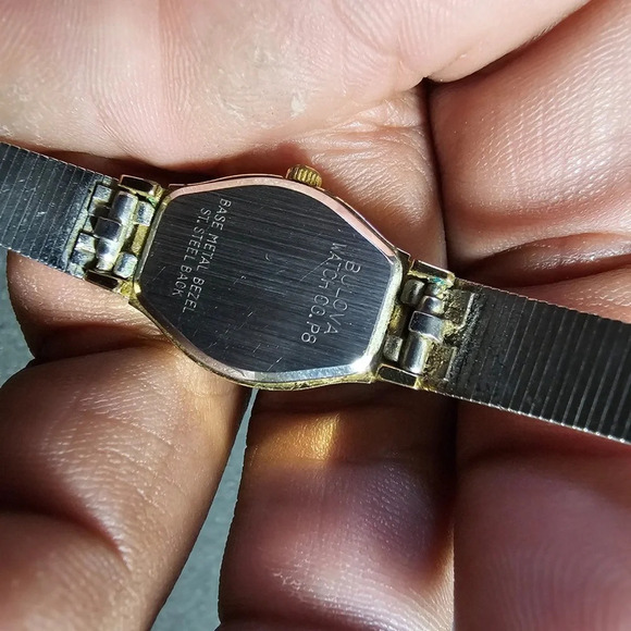 Vintage Bulova P8 Ladies Gold Tone Quartz Cocktail Watch Working - Picture 9 of 10